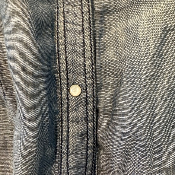 Miss Me Chambray Embellished Pearl Snap Short Sleeve Western Top / small - Picture 8 of 16